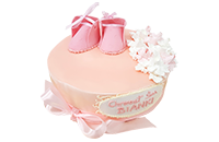 Różowy tort z figurką buciki